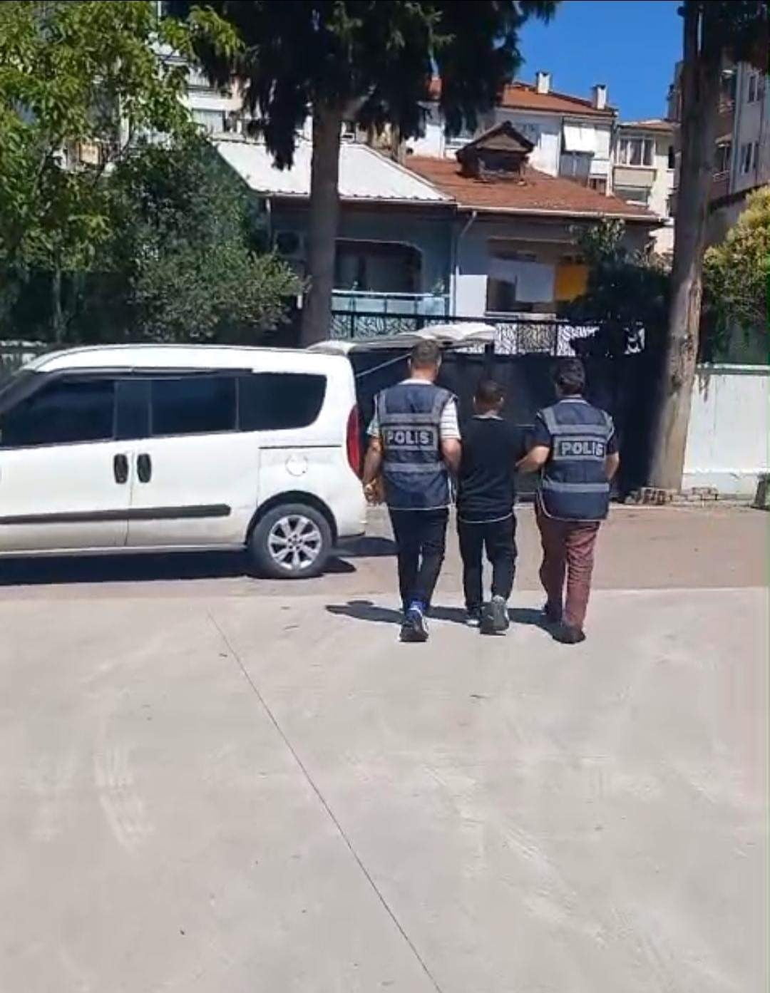 BURSA'DA POLİS EKİPLERİNCE DÜZENLENEN OPERASYONDA, 10 FİRARİ HÜKÜMLÜ YAKALANARAK CEZAEVİNE...