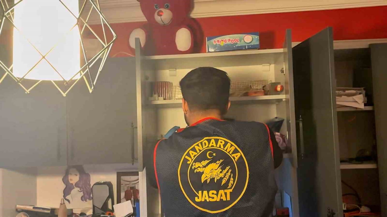 BURSA'DA SAHTE ALIŞVERİŞ SİTESİ KURARAK VATANDAŞLARI 1 MİLYON LİRADAN FAZLA DOLANDIRAN ÇETE, BURSA...