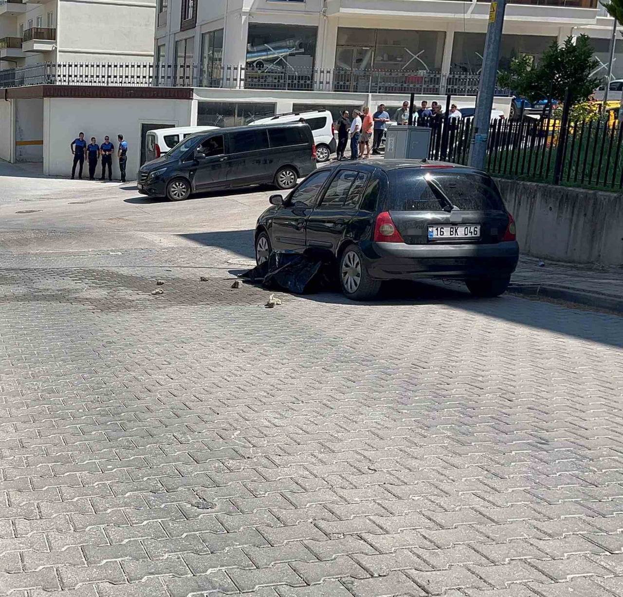 BURSA'DA SEYİR HALİNDEKİ ÇÖP KAMYONUNUN ÇARPTIĞI YAŞLI ADAM OLAY YERİNDE HAYATINI...
