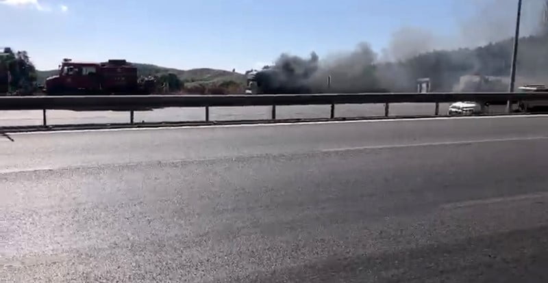 BURSA'DA SEYİR HALİNDEKİ TIR ALEV TOPUNA DÖNDÜ