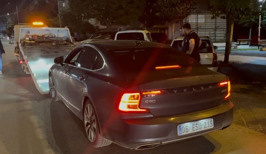BURSA'NIN İNEGÖL İLÇESİNDE ÇAKARLI ARAÇLA TRAFİKTE SEYREDEN VE POLİSİN "DUR" İHTARINA UYMAYARAK...