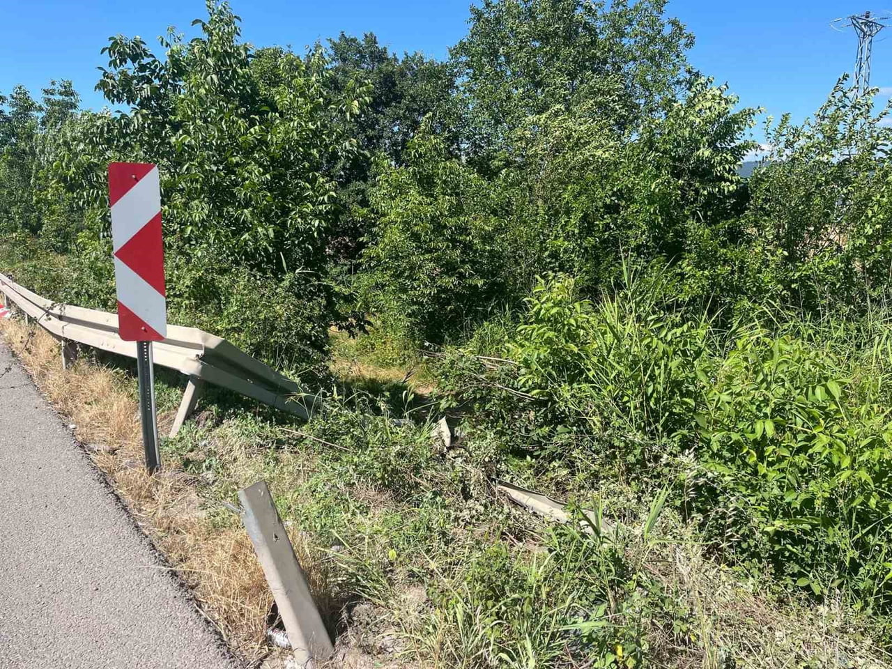 BURSA'NIN İNEGÖL İLÇESİNDE MEYDANA GELEN TRAFİK KAZASINDA, ÖN LASTİĞİ PATLAYAN CİP KONTROLDEN...