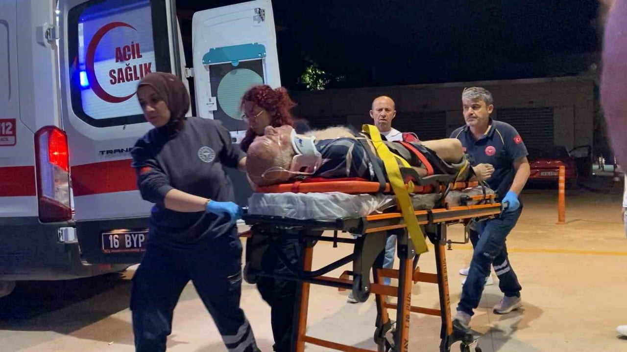 BURSA'NIN İNEGÖL İLÇESİNDE MEYDANA GELEN TRAKTÖR KAZASINDA, DEVRİLEN TRAKTÖRÜN SÜRÜCÜSÜ AĞIR...