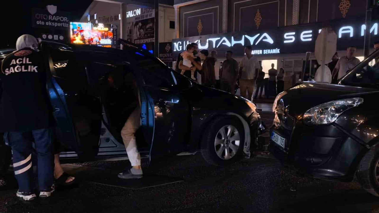 BURSA'NIN İNEGÖL İLÇESİNDE MEYDANA GELEN ZİNCİRLEME KAZADA 1 MOTOSİKLET, OTOMOBİL VE HAFİF TİCARİ...
