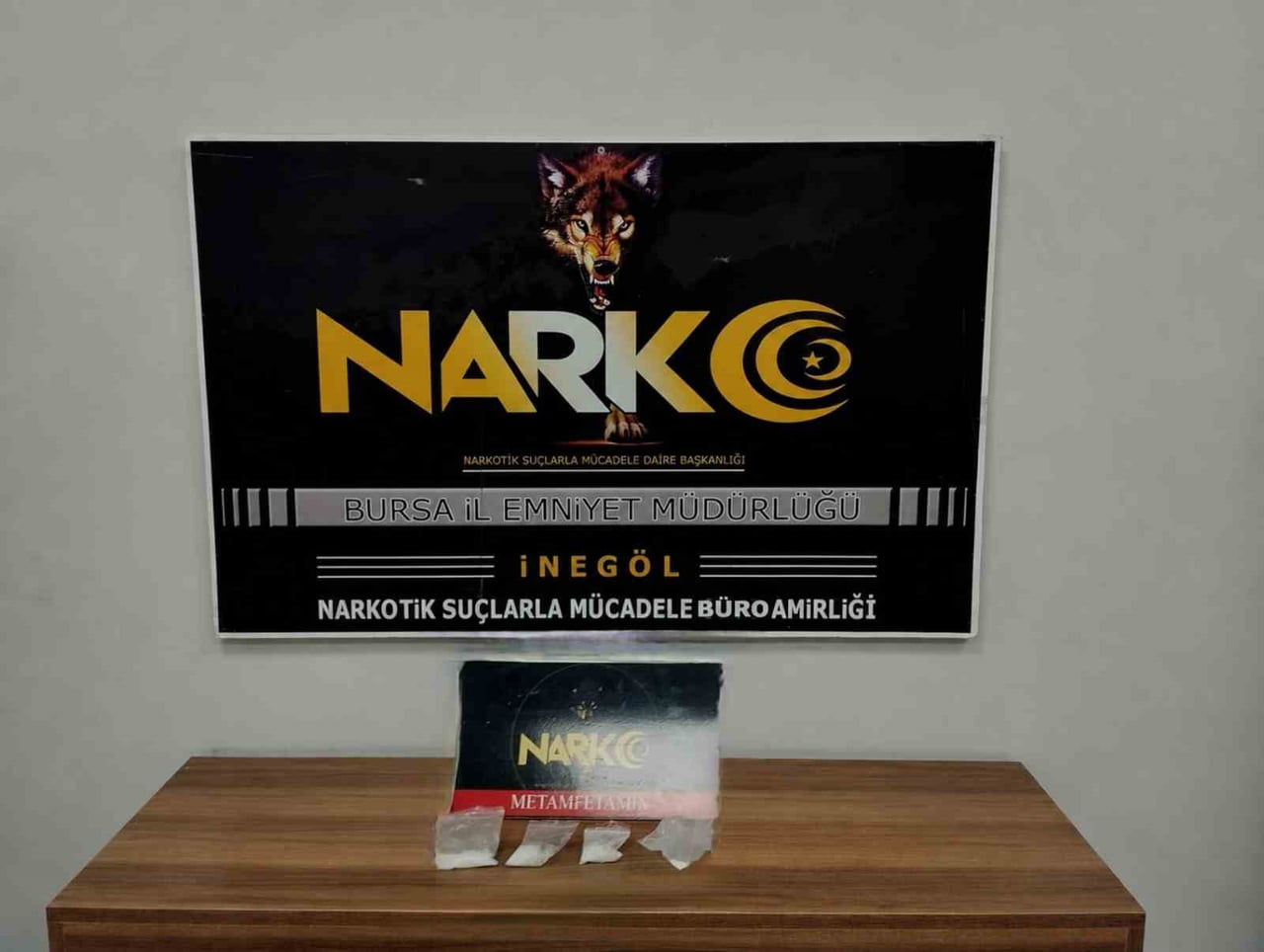 BURSA'NIN İNEGÖL İLÇESİNDE NARKOTİK BÜRO AMİRLİĞİ EKİPLERİNİN DÜZENLEDİĞİ OPERASYONDA, POLİSTEN...