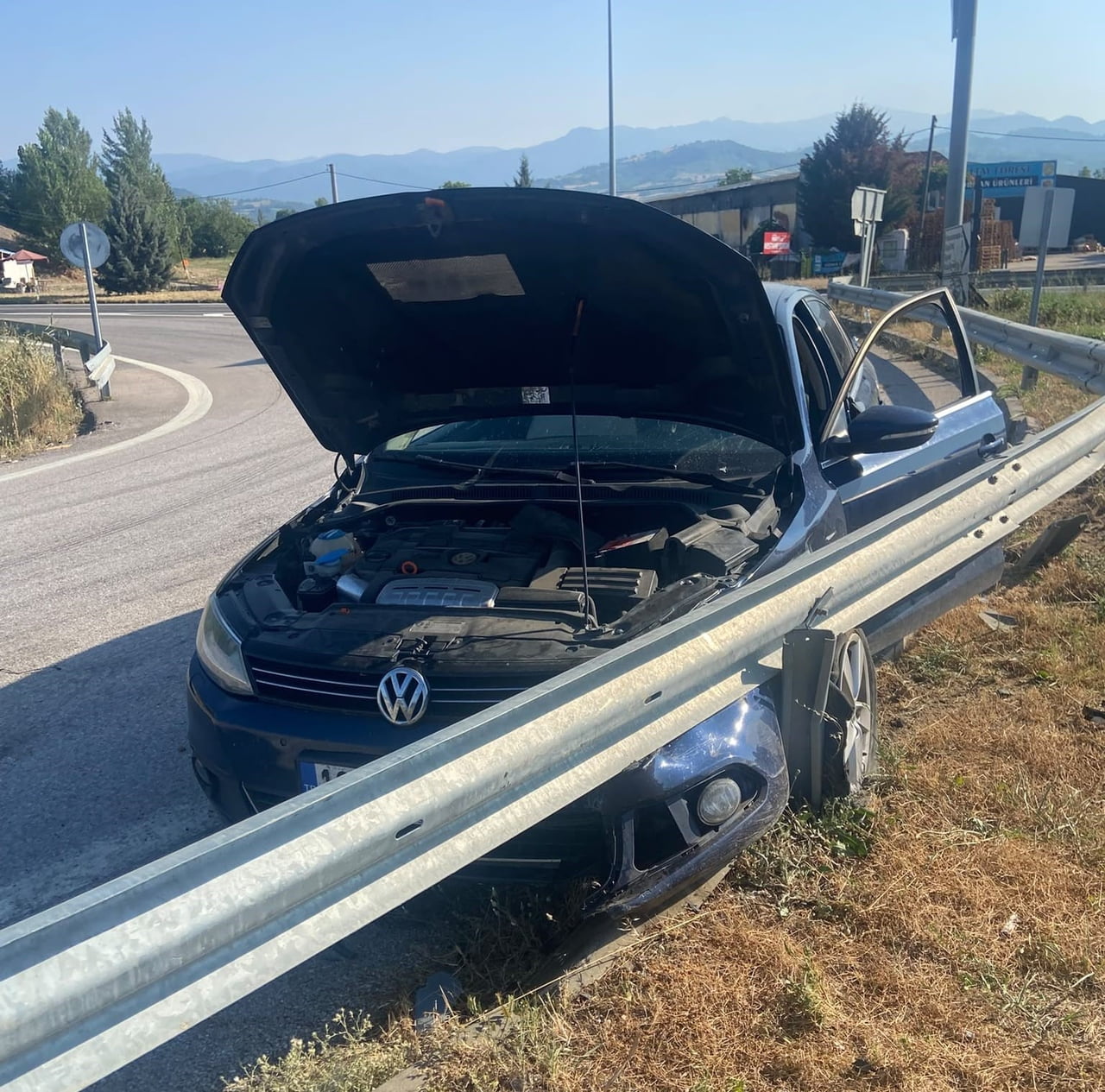BURSA'NIN İNEGÖL İLÇESİNDE NAVİGASYONUN ANİDEN YÖNLENDİRME VERMESİ SONUCU KONTROLDEN ÇIKAN...