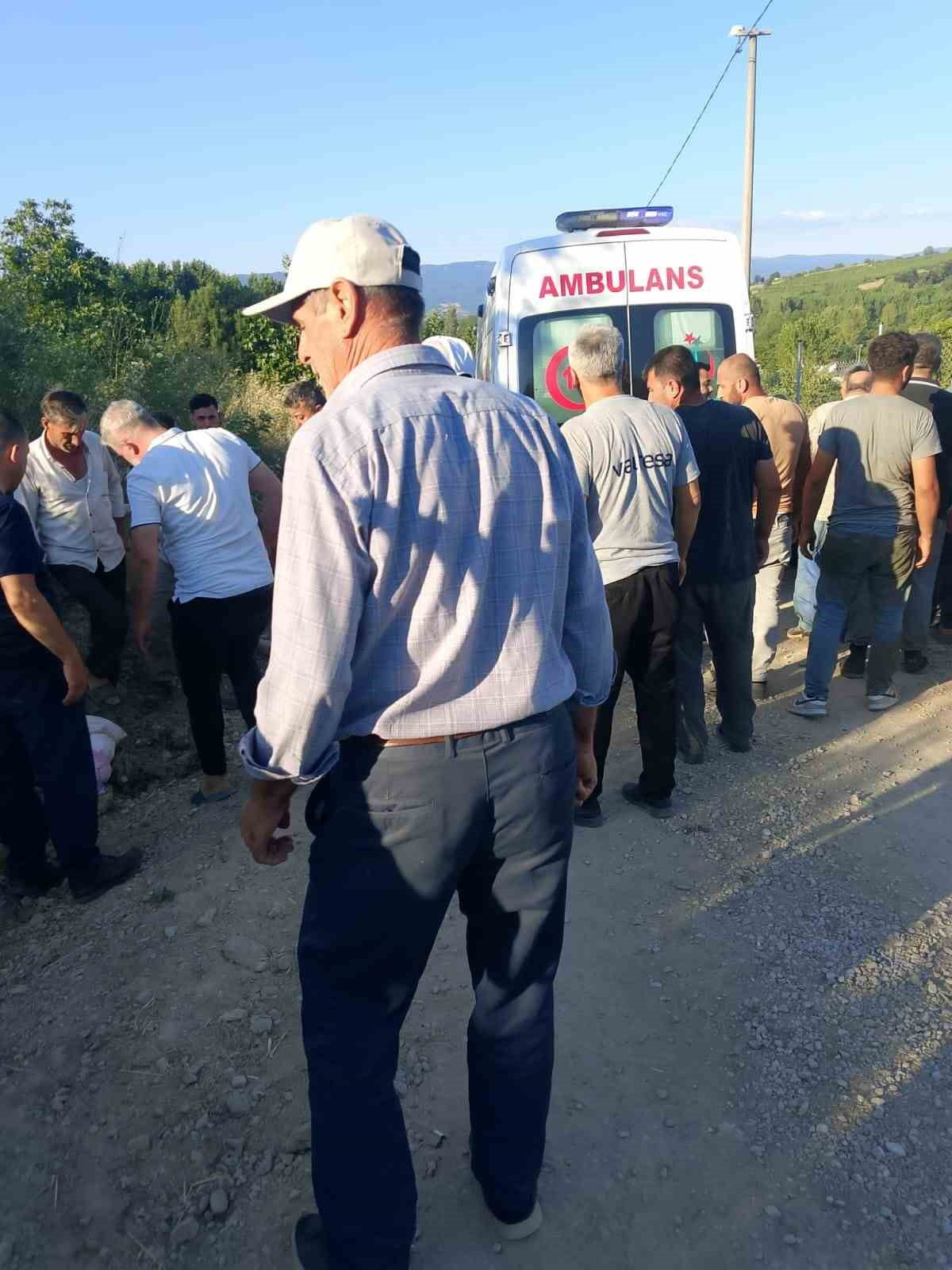 BURSA'NIN İNEGÖL İLÇESİNDE PARK HALİNDEYKEN FRENİ BOŞALAN VE HAREKET EDEN TRAKTÖRÜN ALTINDA KALAN...