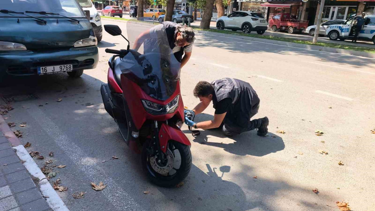 BURSA'NIN İNEGÖL İLÇESİNDE POLİS EKİPLERİNİN GERÇEKLEŞTİRDİĞİ TRAFİK UYGULAMASINDA DURDURULAN...