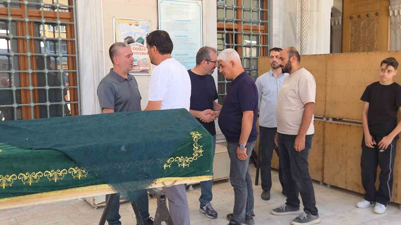 BURSA'NIN ORHANGAZİ İLÇESİNDE İŞ ADAMI MURAT GÜNERİ'NİN UZUN SÜREDİR LÖSEMİ TEDAVİSİ GÖREN KIZI...