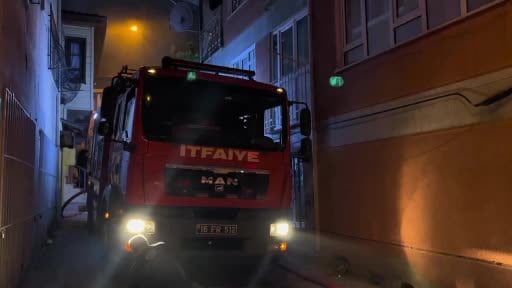 Bursa'nın Osmangazi ilçesinde çıkan ev yangınında, sağlık sorunları nedeniyle yürümekte güçlük...