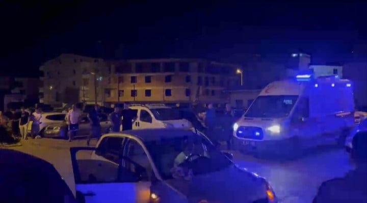 BURSA'NIN OSMANGAZİ İLÇESİNDE İKİ KİŞİ ARASINDA ÇIKAN TARTIŞMA KISA SÜREDE KAVGAYA DÖNÜŞTÜ....