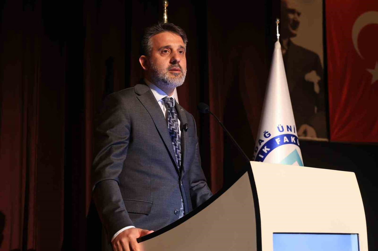BURSA BÜYÜKŞEHİR BELEDİYE BAŞKAN VEKİLİ ŞAHİN BİBA, KENDİSİNİN DE MEZUNU OLDUĞU BURSA ULUDAĞ...