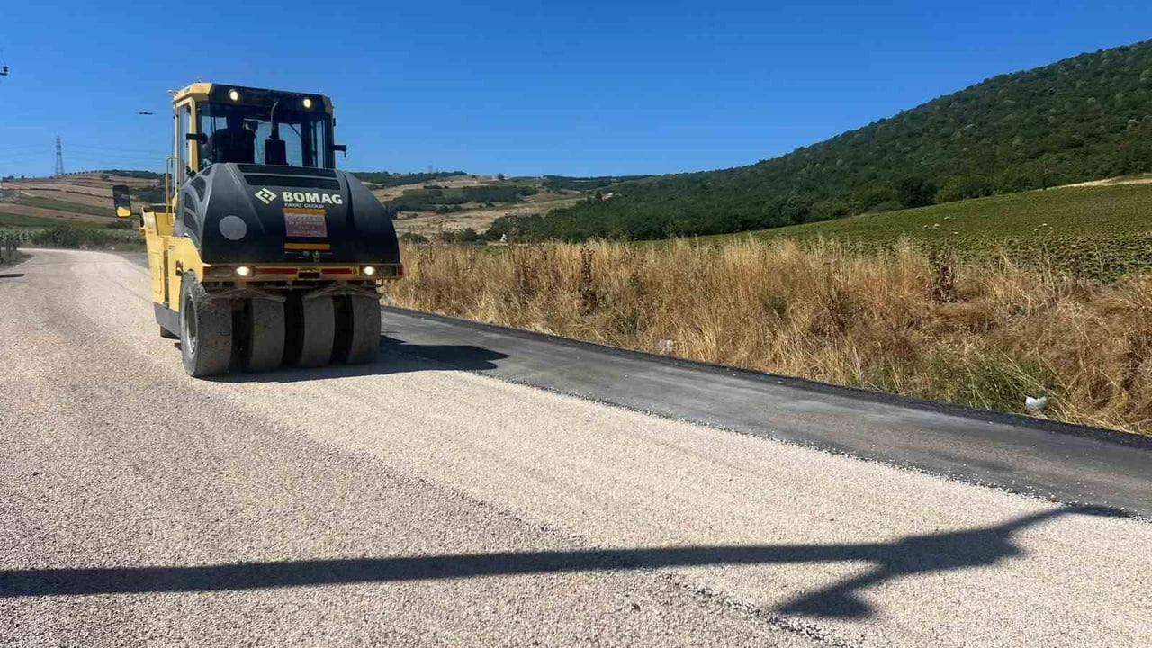 BURSA BÜYÜKŞEHİR BELEDİYESİ, 17 İLÇEDE YOL YENİLEME ÇALIŞMALARI ÇERÇEVESİNDE KARACABEY VE...