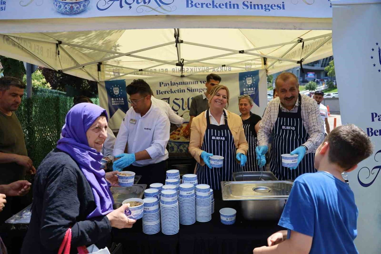 BURSA BÜYÜKŞEHİR BELEDİYESİ BAŞKAN VEKİLİ KEVSER ÖZTÜRK, YILDIRIM BELEDİYESİ MECLİS ÜYESİ İDRİS...