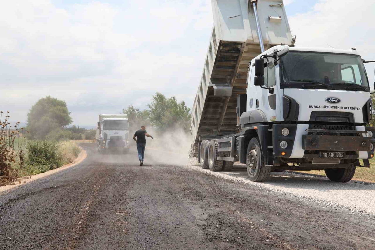 BURSA BÜYÜKŞEHİR BELEDİYESİ, KIRSAL BÖLGELERDE ULAŞIMI RAHATLATACAK YATIRIMLARINA HER GEÇEN BİR...