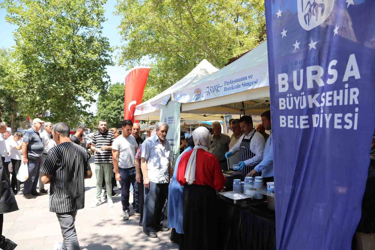 BURSA BÜYÜKŞEHİR BELEDİYESİ’NİN MUHARREM AYI VESİLESİYLE DÜZENLEDİĞİ AŞURE İKRAMLARININ BU SEFERKİ...