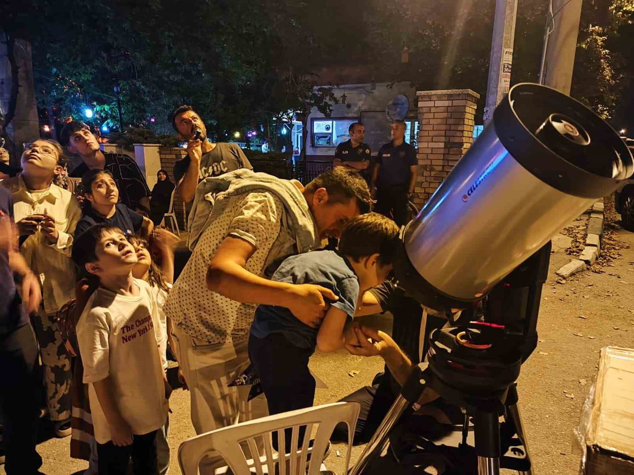 BURSA BÜYÜKŞEHİR BELEDİYESİ TARAFINDAN BİLİMİ TOPLUMUN TÜM KESİMLERİYLE BULUŞTURMAK VE GENÇLERE...