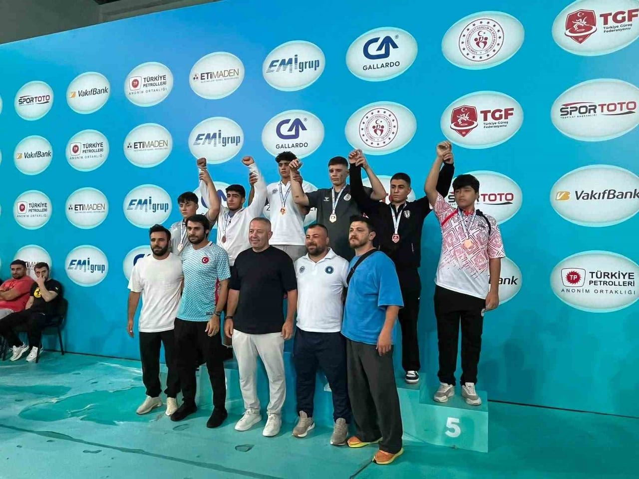 BURSA BÜYÜKŞEHİR BELEDİYESPOR KULÜBÜ SPORCULARI, ANKARA’DA GERÇEKLEŞTİRİLEN MİNİKLER GÜREŞ TÜRKİYE...