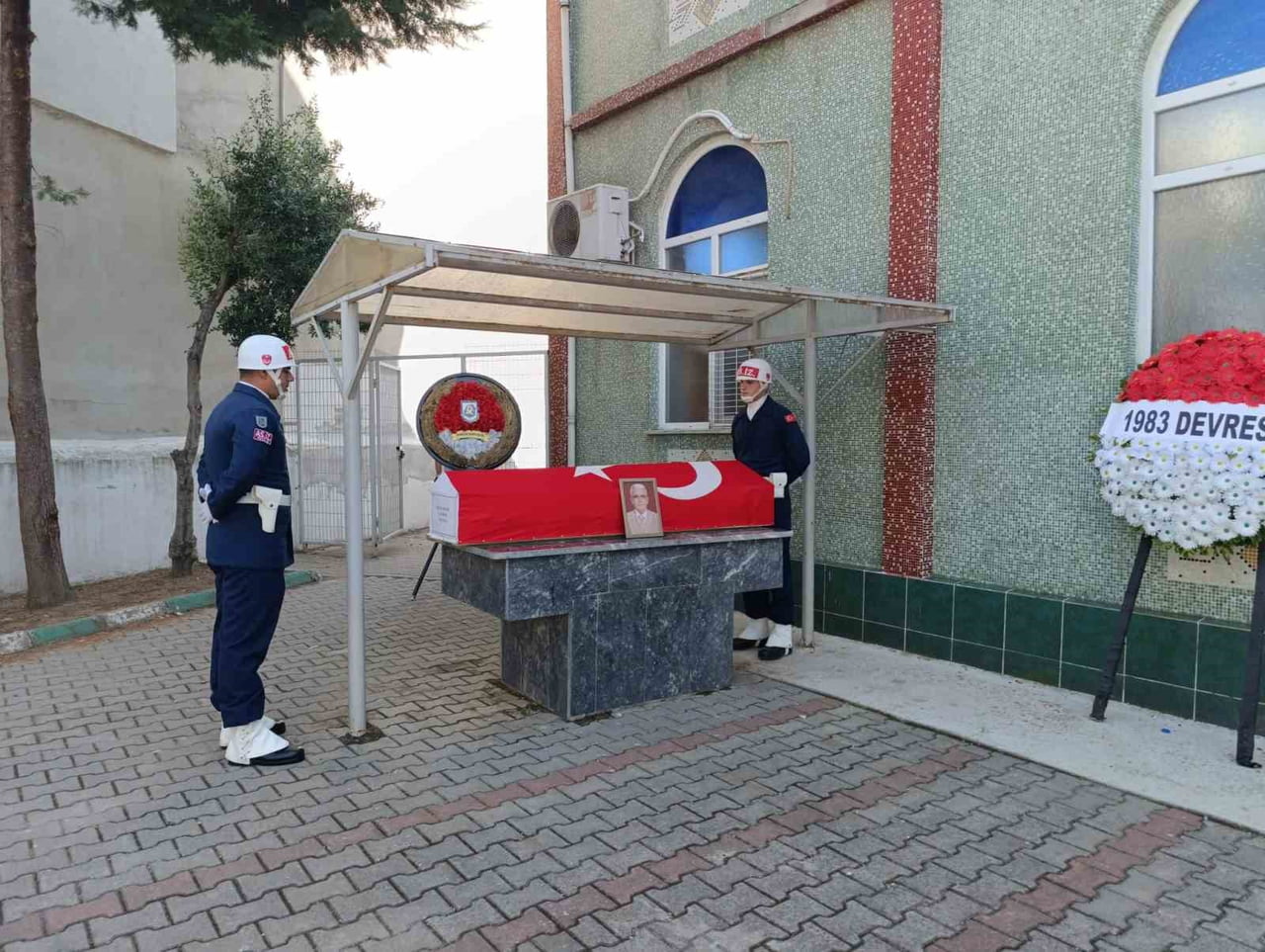 BURSA’DA TEDAVİ GÖRDÜĞÜ HASTANEDE 64 YAŞINDA HAYATINI KAYBEDEN EMEKLİ BİNBAŞI ÖZCAN YILDIZ...