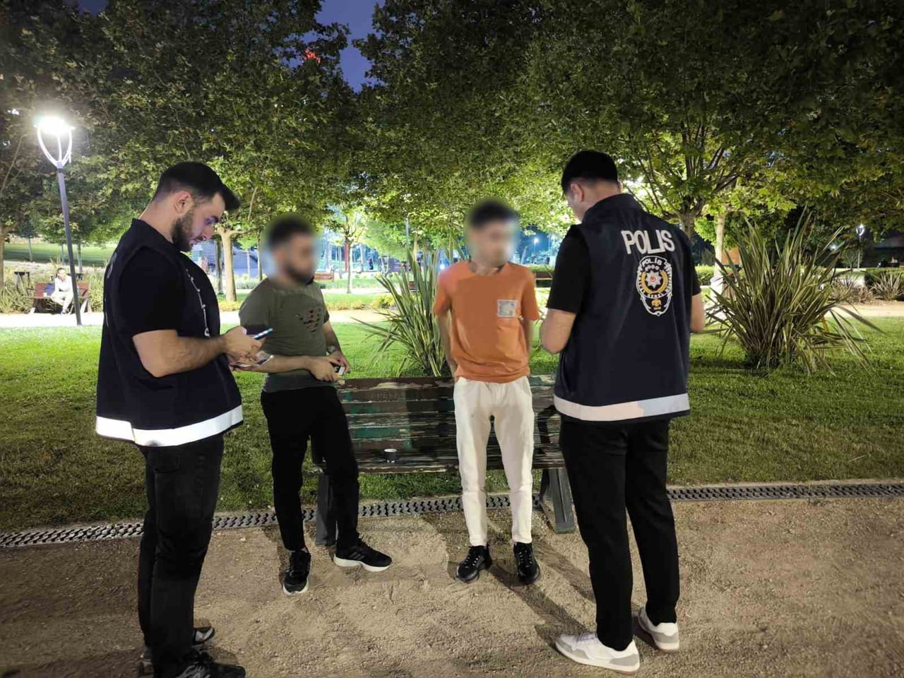 BURSA EMNİYET MÜDÜRLÜĞÜ KOORDİNESİNDE KENT GENELİNDE GENİŞ KAPSAMLI HUZUR UYGULAMASI...