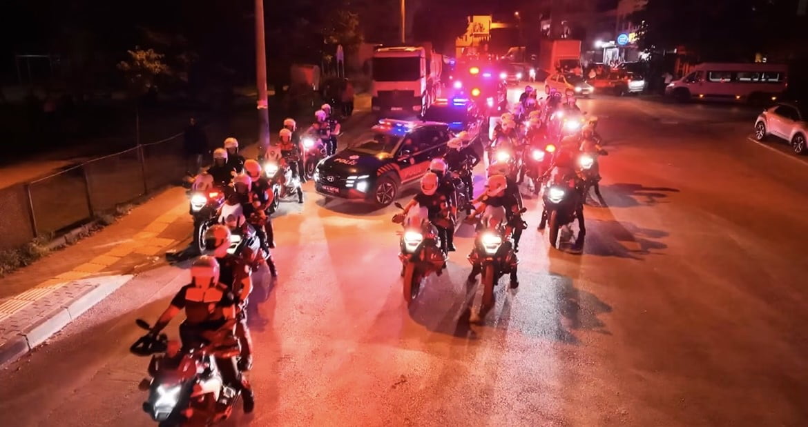 BURSA EMNİYET MÜDÜRLÜĞÜ KOORDİNESİNDE KENT GENELİNDE GENİŞ KAPSAMLI HUZUR UYGULAMASI...