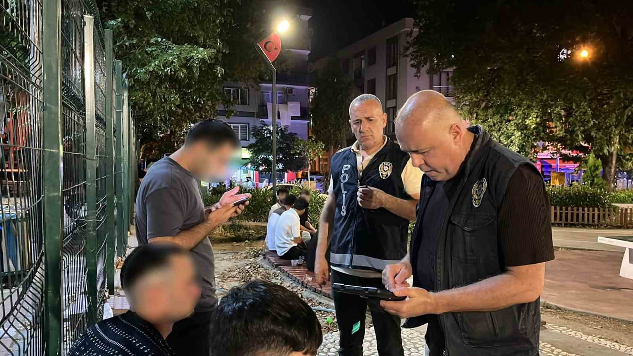BURSA EMNİYET MÜDÜRLÜĞÜ KOORDİNESİNDE KESTEL VE GÜRSU İLÇELERİNDE GENİŞ ÇAPLI 'HUZUR' UYGULAMASI...