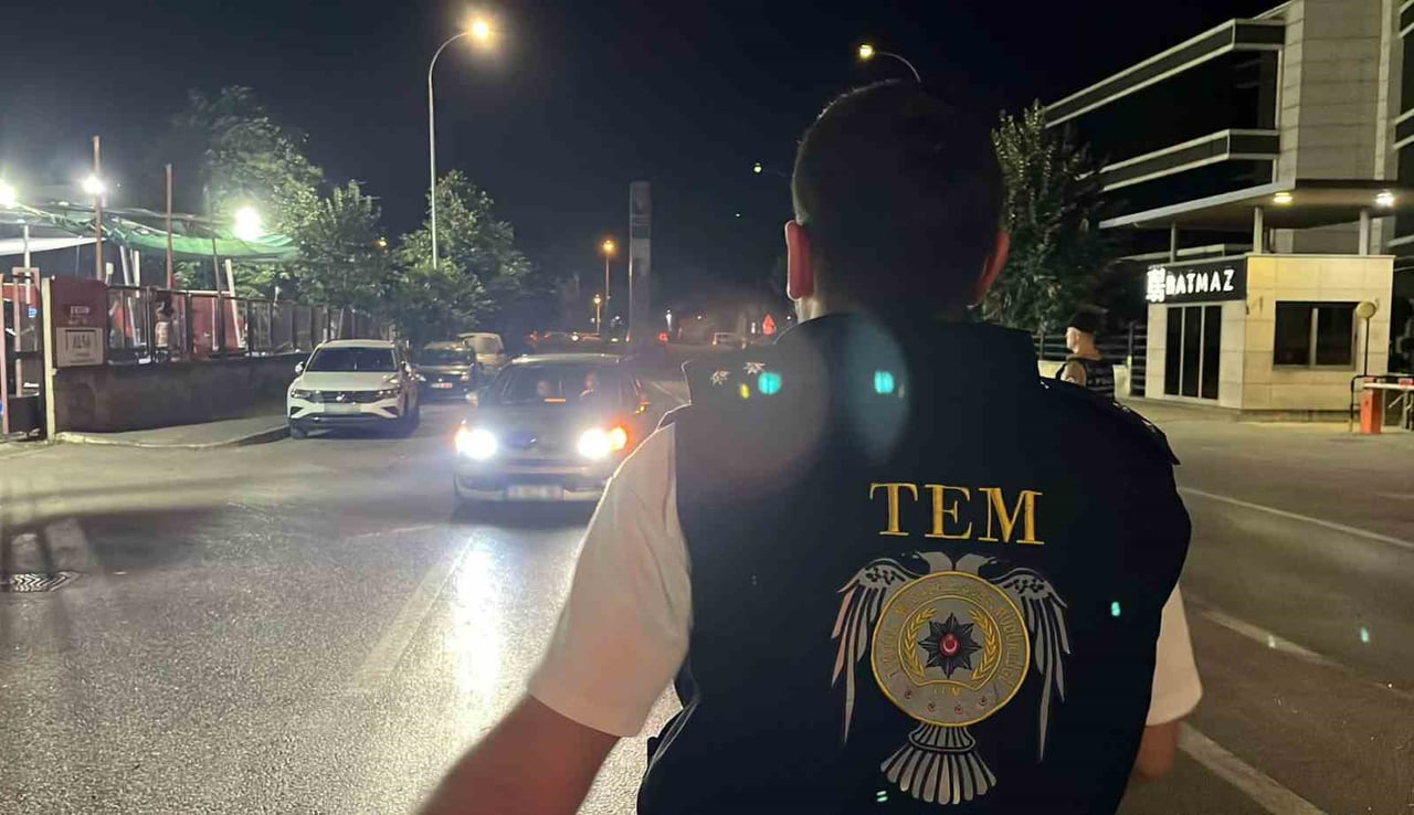BURSA EMNİYET MÜDÜRLÜĞÜ KOORDİNESİNDE KESTEL VE GÜRSU İLÇELERİNDE GENİŞ ÇAPLI 'HUZUR' UYGULAMASI...