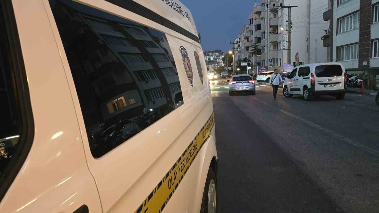 BURSA’NIN MUDANYA İLÇESİNDE EVİNDE ÖLÜ BULUNAN 77 YAŞINDAKİ KADININ ŞÜPHELİ ÖLÜMÜYLE İLGİLİ POLİS...