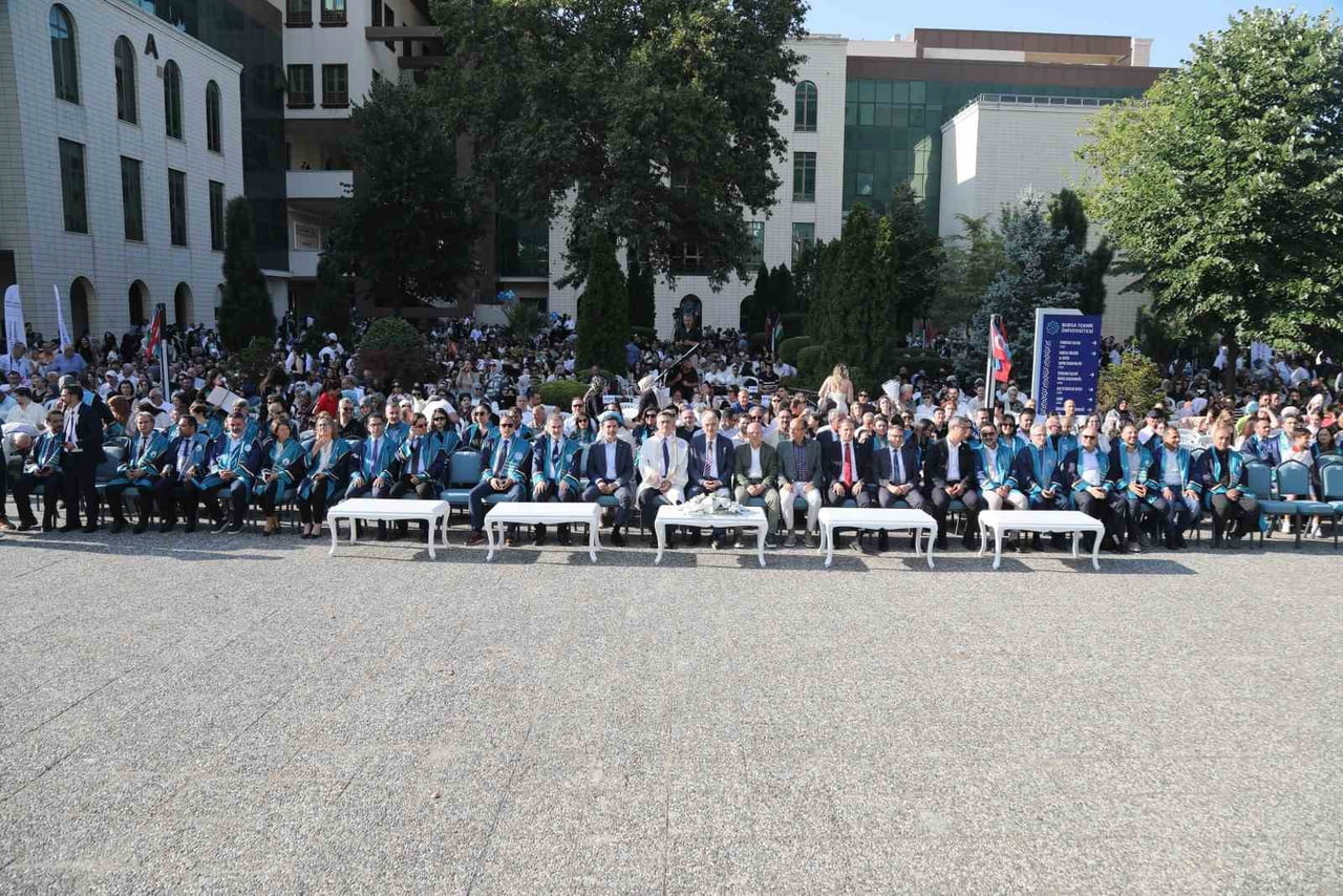 BURSA TEKNİK ÜNİVERSİTESİ (BTÜ) 2025-2026 AKADEMİK YILI MEZUNİYET TÖRENİ GERÇEKLEŞTİ.