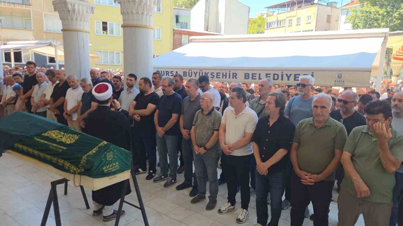 BURSA ULUDAĞ ÜNİVERSİTESİ TIP FAKÜLTESİ HASTANESİ'NDE YAŞAMINI YİTİREN ESLEM MELİS GÜNERİ DÜN...