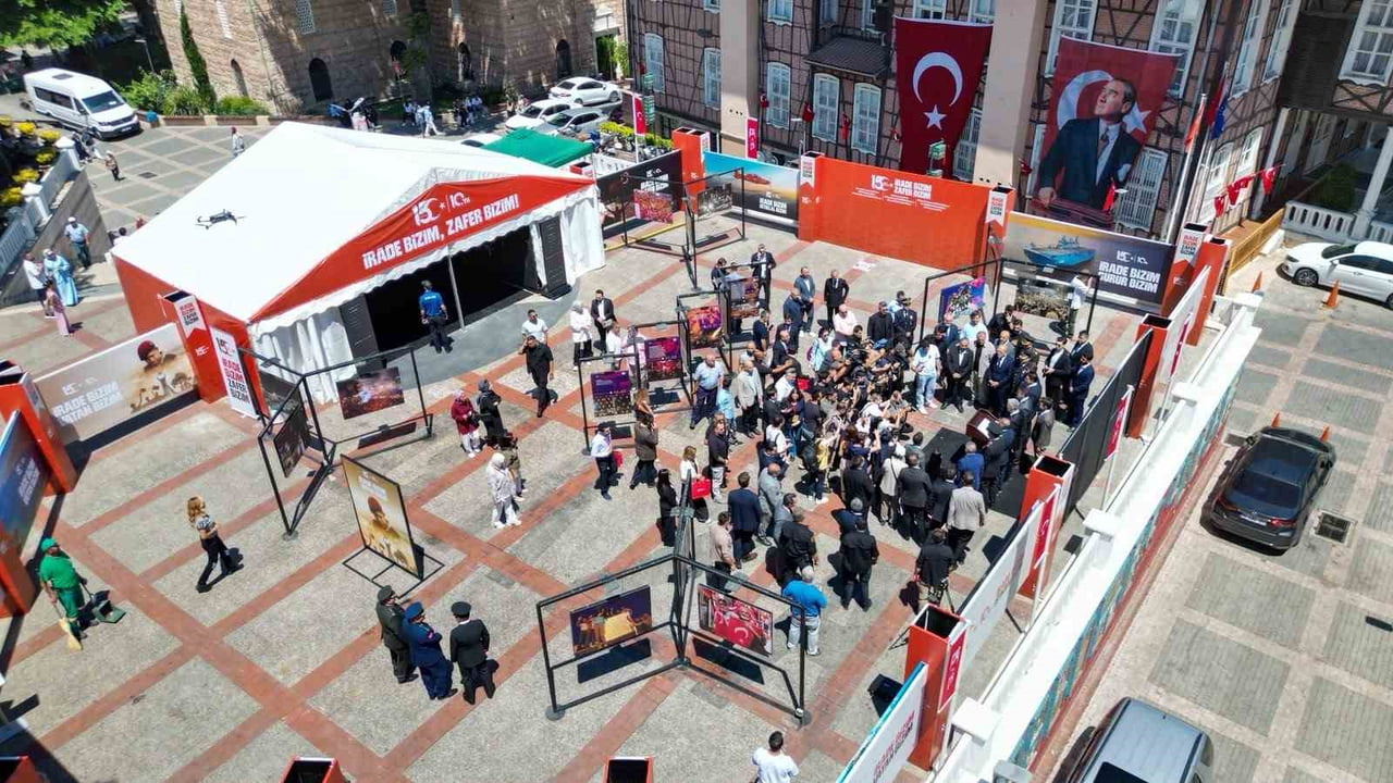 BURSA VALİLİĞİ KOORDİNASYONUNDA ‘İRADE BİZİM, ZAFER BİZİM’ TEMASIYLA DÜZENLENEN 15 TEMMUZ...