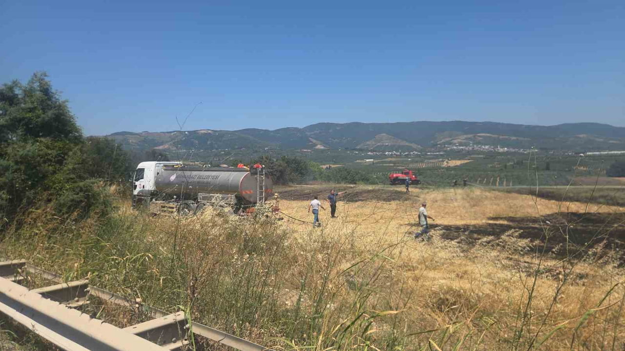 BURSA-YALOVA KARAYOLU ORHANGAZİ SÜPÜRGELİK MEVKİİNDE YOL KENARINDAKİ AĞAÇLIK ALAN İLE ÇALILIK...