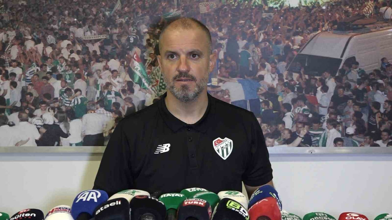 BURSASPOR TEKNİK DİREKTÖRÜ MUSTAFA ER