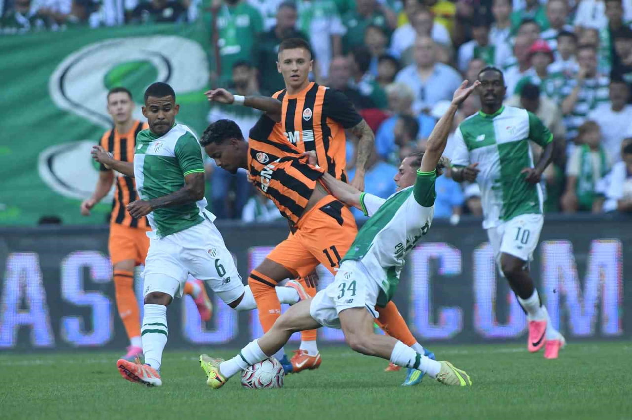 BURSASPOR, YENİ SEZON ÖNCESİNDEKİ İLK HAZIRLIK MAÇINDA ARDA TURAN'IN ÇALIŞTIRDIĞI SHAKHTAR...