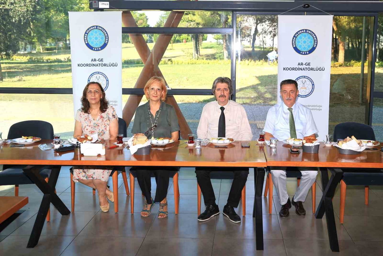 BUÜ, AKADEMİK PERFORMANSI VE NİTELİKLİ YAYINLARIYLA ÖNE ÇIKAN ARAŞTIRMACILARI "BAŞARILI...
