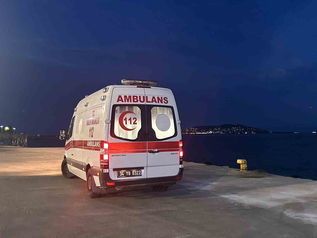 BÜYÜKADA VİRANBAĞ PLAJI’NDA AKŞAM SAATLERİNDE ÇIKAN YANGIN BÜYÜK PANİĞE NEDEN OLDU. EKİPLERİN...