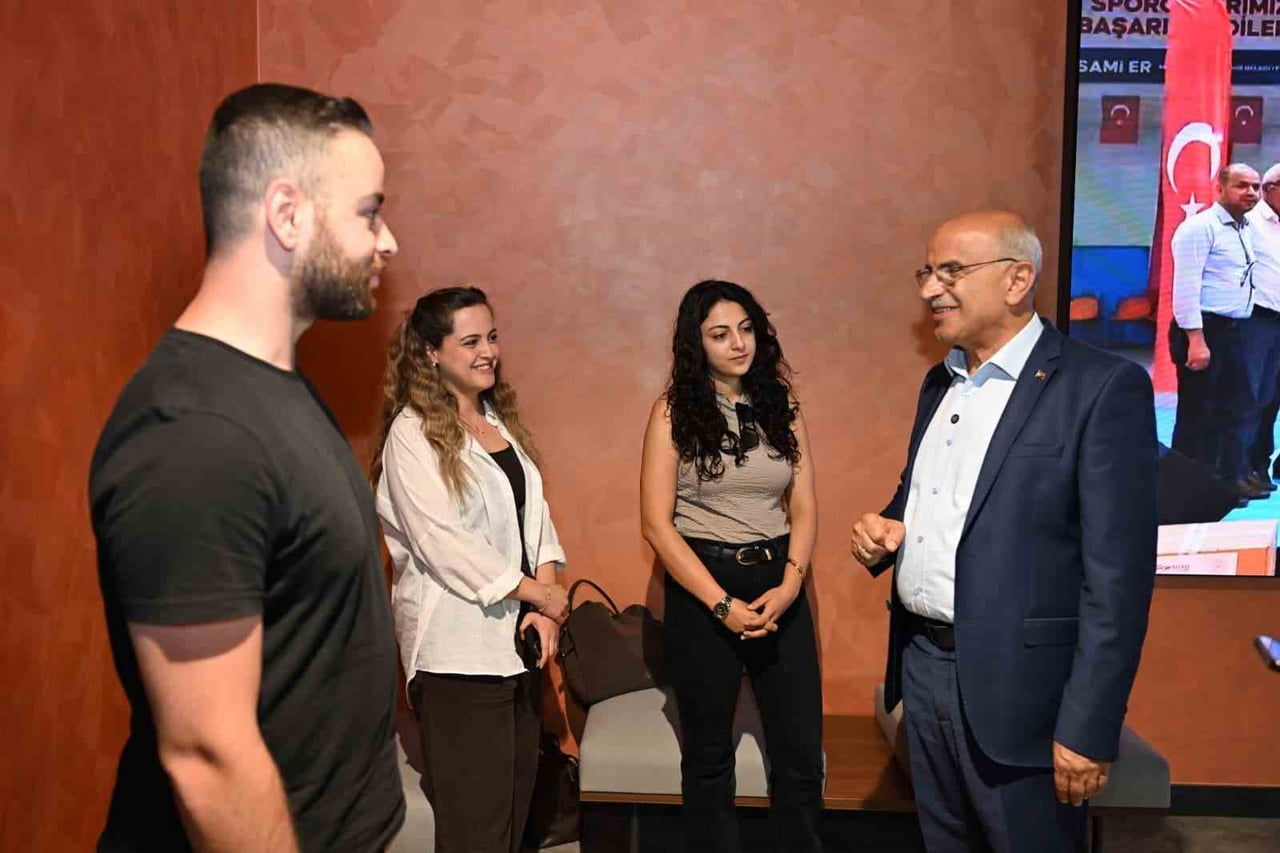 BÜYÜKŞEHİR BELEDİYESİ ŞEHİR KÜTÜPHANESİ ÖĞRENCİLERİN GÖZDESİ OLDU