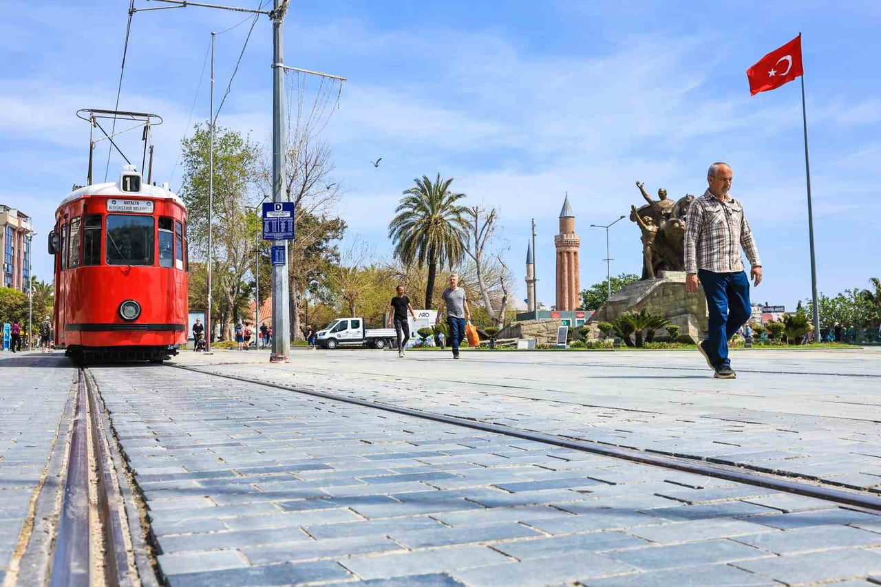 BÜYÜKŞEHİR BELEDİYESİ ULAŞIM DAİRESİ BAŞKANI NURETTİN ŞENGÜL, 1999 YILINDA HİZMETE GİREN VE...
