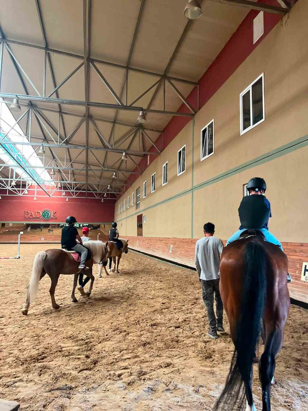 BÜYÜKŞEHİR ÇOCUKLARI DOĞAYLA VE ATLARLA BULUŞTURUYOR