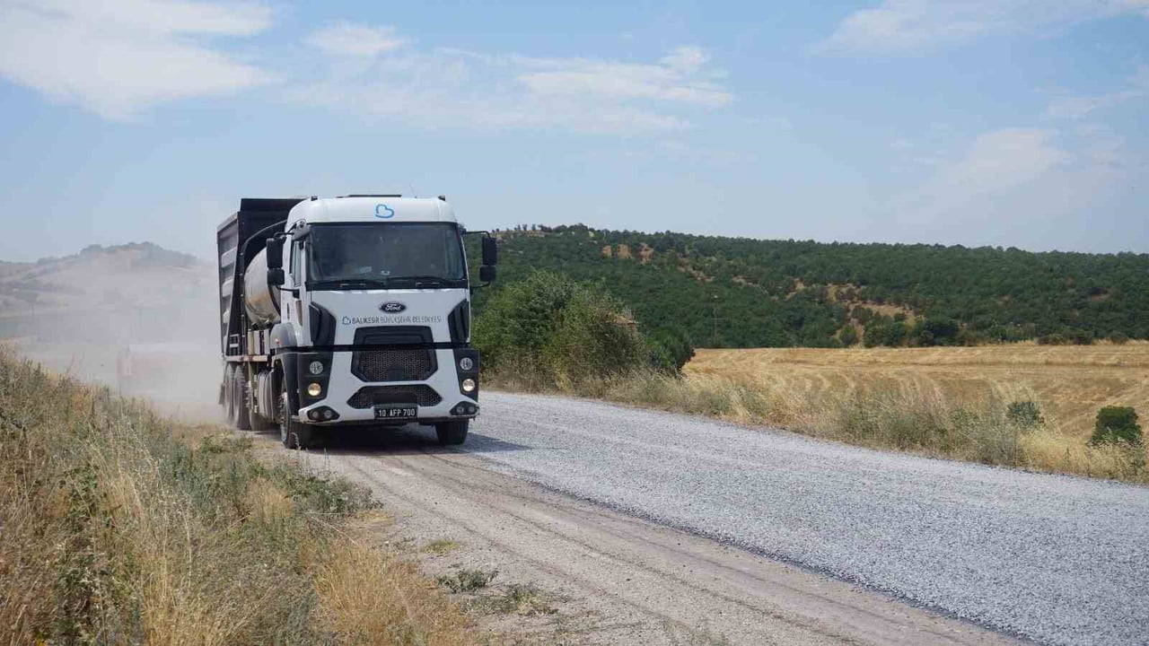 BÜYÜKŞEHİR, ORHANLI-ÇİFTLİKKÖY ARASINDAKİ YOLU İYİLEŞTİRDİ