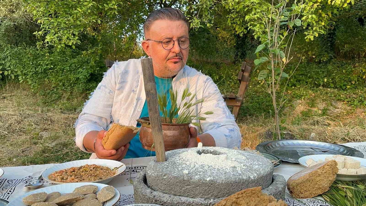 “BUZ ADAM ÖTZİ”NİN MUMYASINDA YAPILAN İNCELEMELERDE MİDESİNDE SİYEZ BUĞDAYI KALINTILARINA...