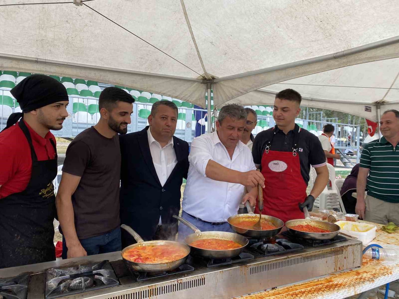 ÇAKALLI MENEMEN FESTİVALİ YOĞUN KATILIMLA GERÇEKLEŞTİRİLDİ