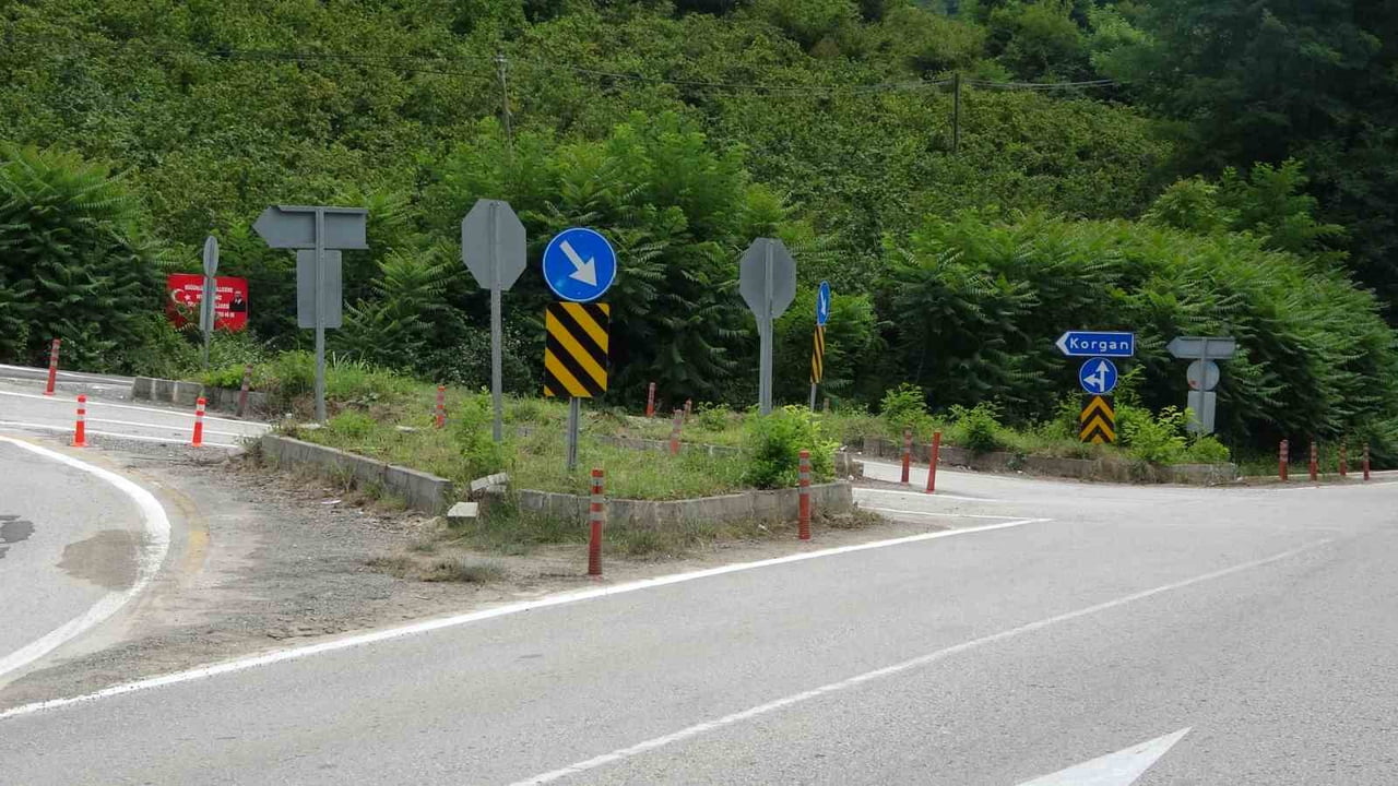 ÇALIŞMA KAPSAMINDA KAVŞAKTAKİ TABELA SAYISI 29'DAN 19'A DÜŞÜRÜLDÜ.