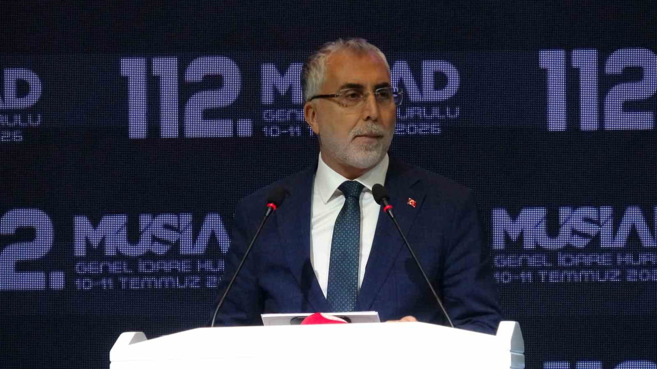 ÇALIŞMA VE SOSYAL GÜVENLİK BAKANI VEDAT IŞIKHAN, MALATYA'DA KATILDIĞI PROGRAMDA TÜRKİYE'NİN...