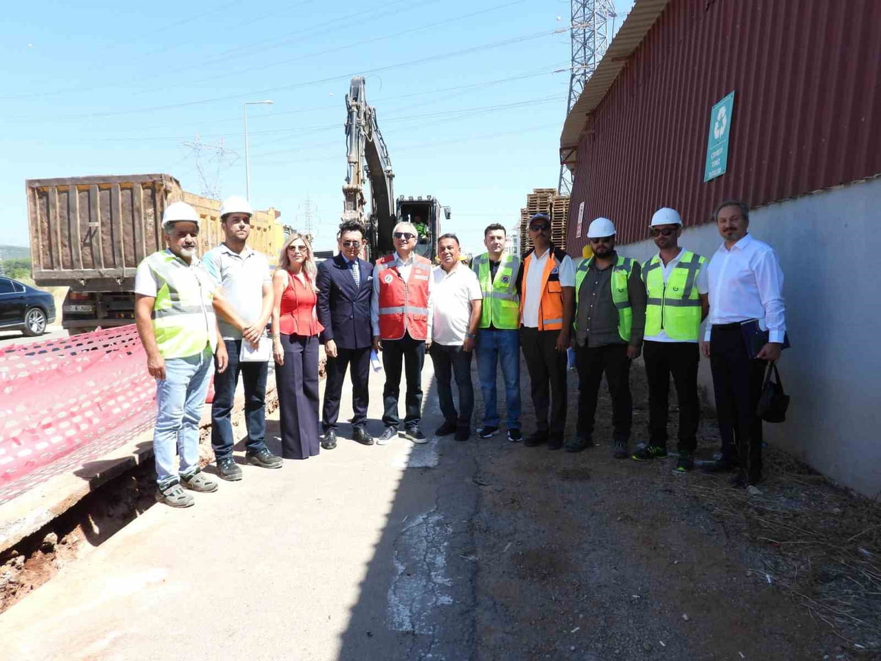 ÇALIŞMALARIN SÜRDÜĞÜ BÖLGELERDE İNCELEMELERDE BULUNAN KEPEZ BELEDİYE BAŞKANI MESUT KOCAGÖZ...