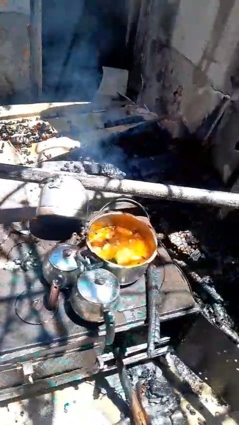ÇAMARDI'DA AVLUDAKİ SOBA YANGINA NEDEN OLDU
