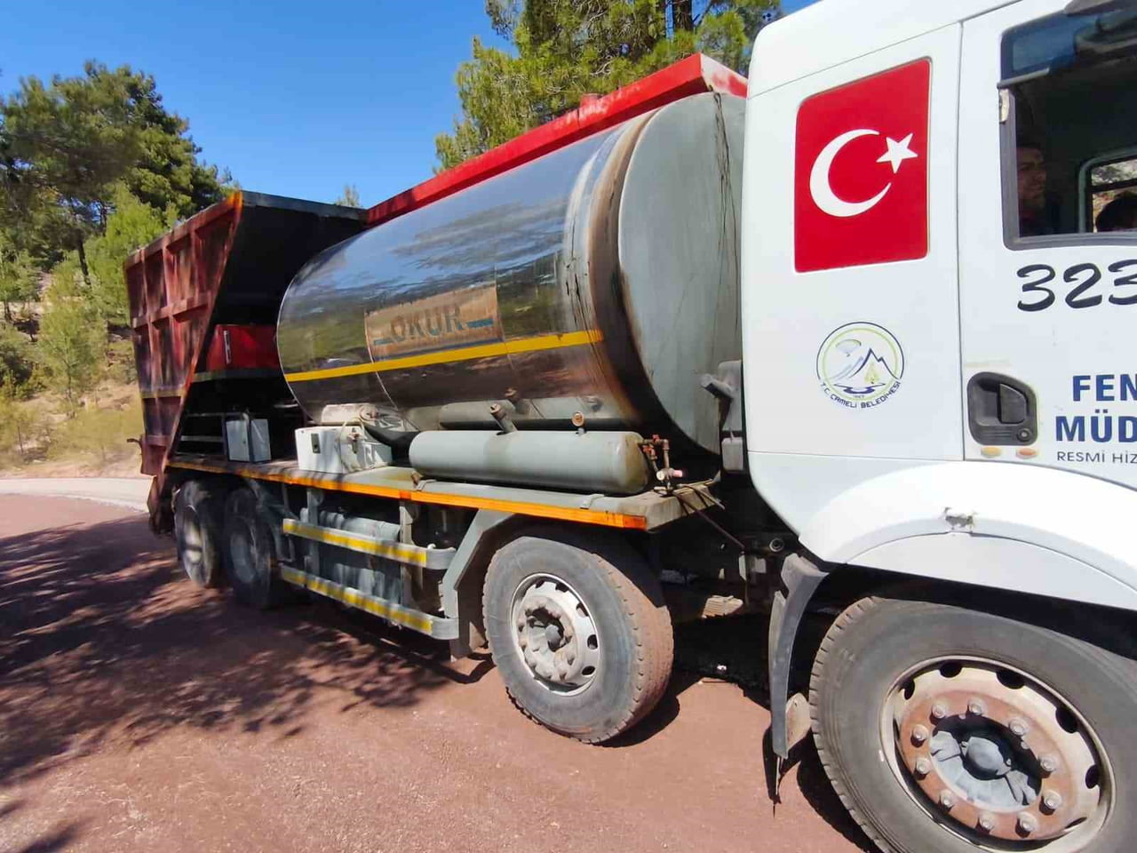 ÇAMELİ BELEDİYESİ, 2026 YILI ASFALT SEZONUNUN İLK SERİMİNİ KOLAK MAHALLESİ’NDE BAŞLATTI. BELEDİYE...