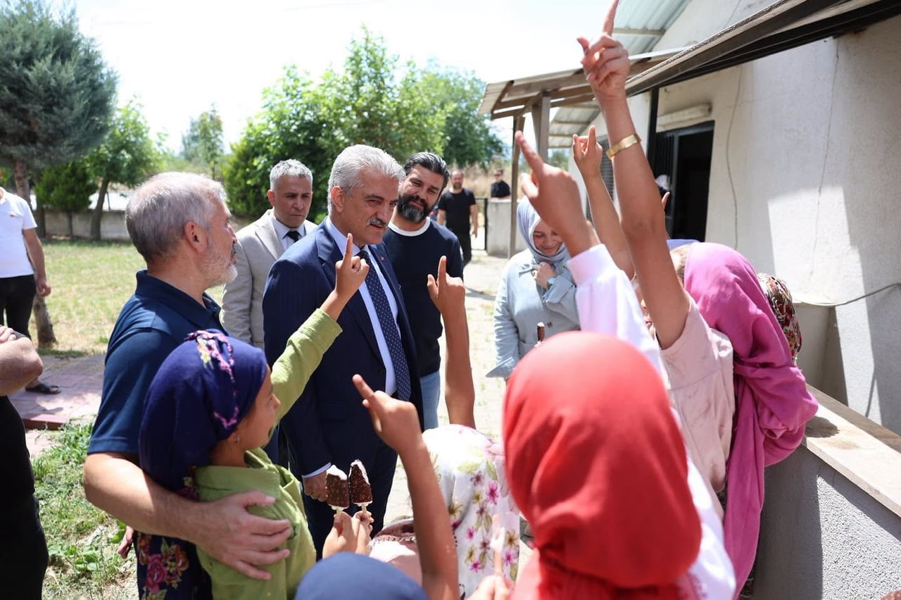 ÇAMKÖY CAMİSİ'NDE DÜZENLENEN YAZ KUR'AN KURSU'NU DA ZİYARET EDEN VALİ MAKAS, ÖĞRENCİLER VE...
