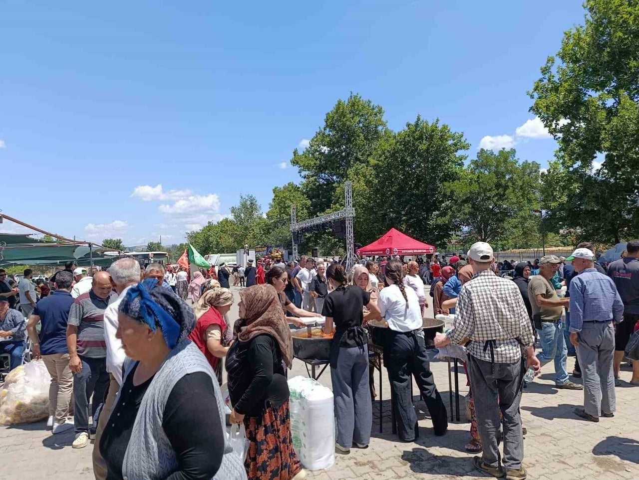 ÇANAKKALE'NİN BAYRAMİÇ İLÇESİNDE MUHTARLIK TARAFINDAN MEHMET AKİF ERSOY HAYRI VE ETKİNLİKLERİ...