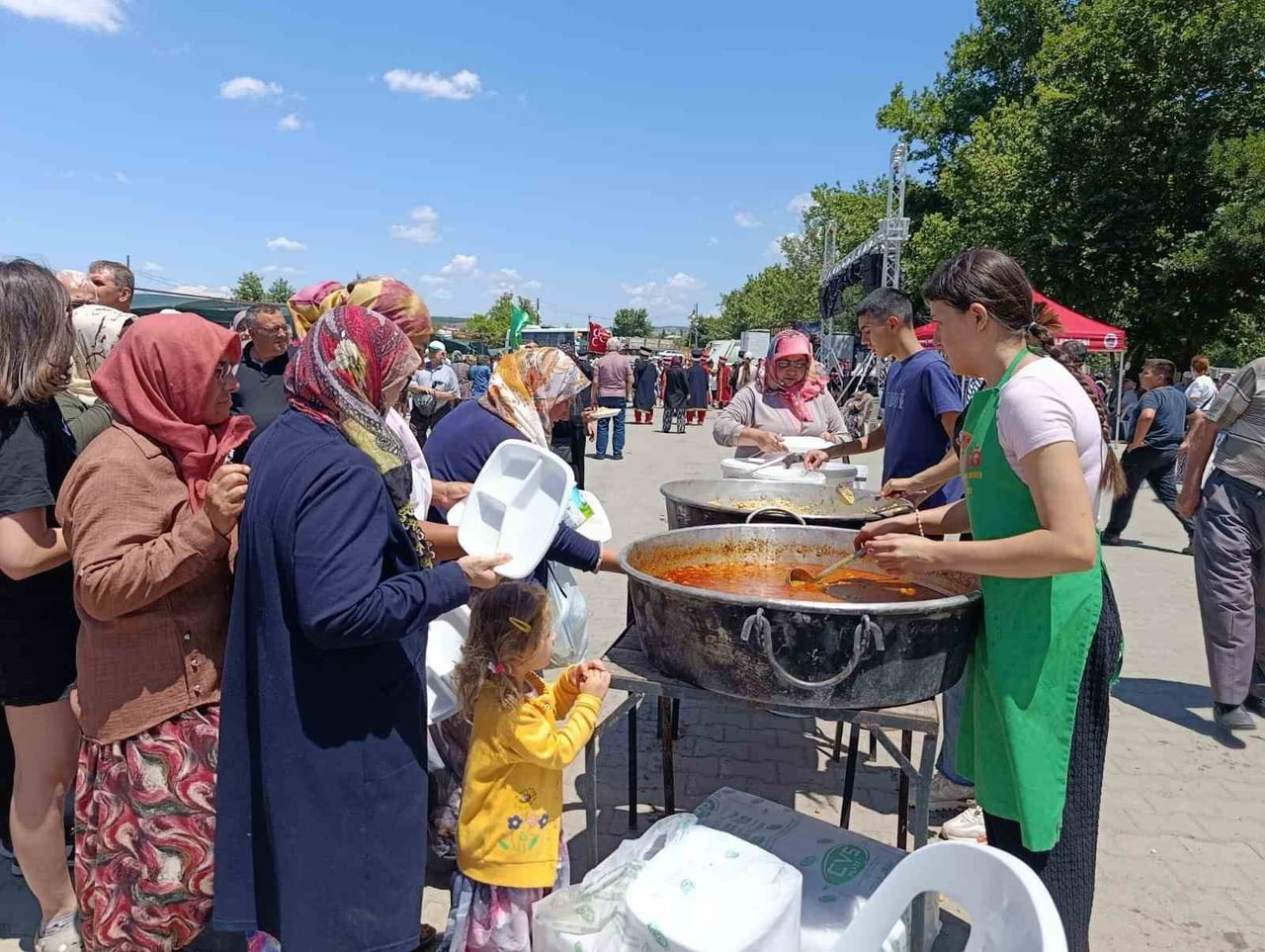 ÇANAKKALE'NİN BAYRAMİÇ İLÇESİNDE MUHTARLIK TARAFINDAN MEHMET AKİF ERSOY HAYRI VE ETKİNLİKLERİ...